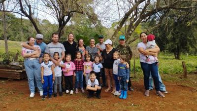 Professora Gracieli Schoroeder Castilho Lidera Projeto de Sustentabilidade na Escola LeocÃ¡dio JosÃ© Correia em PreparaÃ§Ã£o para o Agrinho 2024